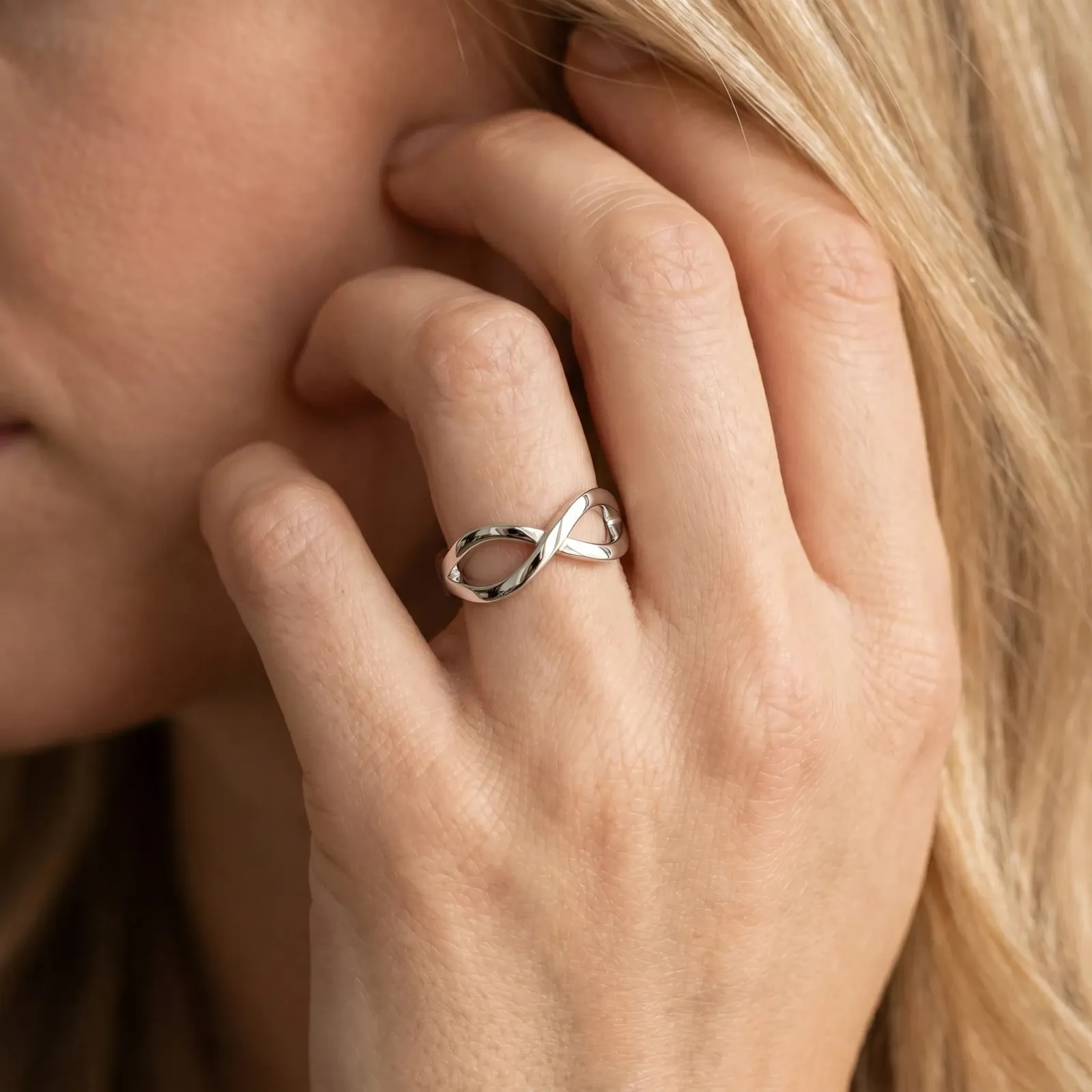 Twisted Infinity Plain Band Platinum